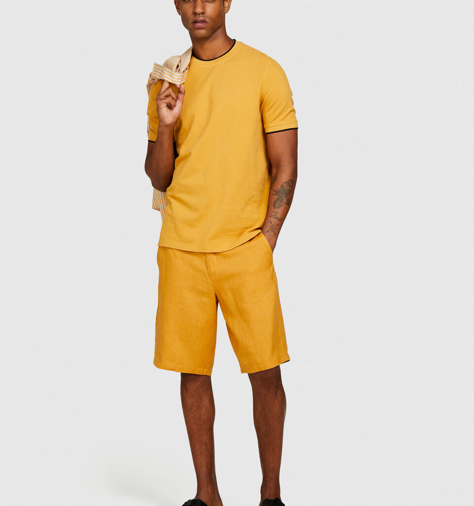 100% linen bermudas - men's shorts - Mustard | Sisley image number 1
